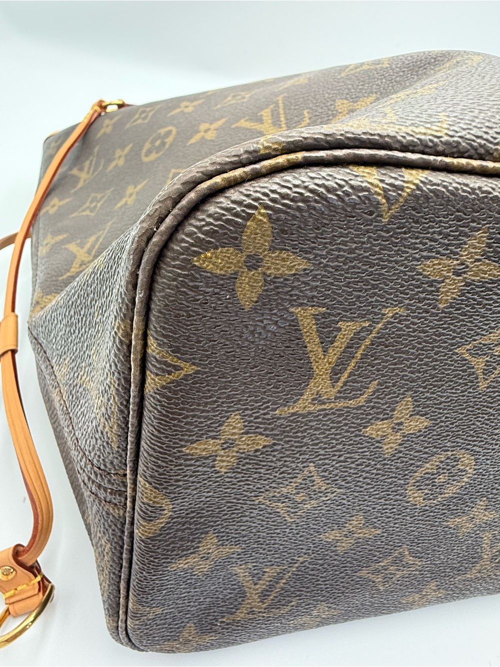Louis Vuitton Classic Monogram Neverfull Tote Bag - Picture 10 of 13